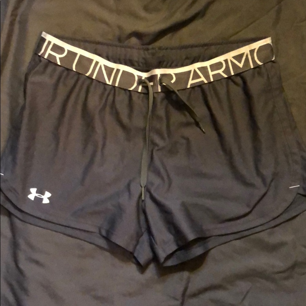 Under Armour short
